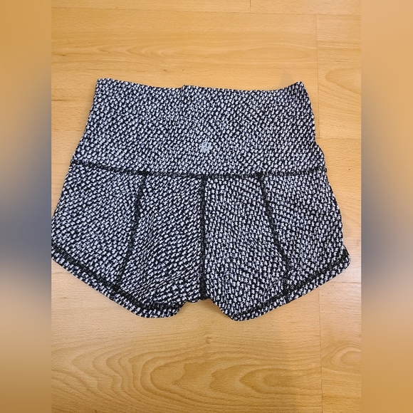 Lululemon Wunder Short 2” Mini Scatter Star Arctic Grey Black Sz 6 Luxtreme - Picture 3 of 11